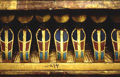 Tutankhamun'un Organlarının Saklandığı Altın Sandığa ait Kobralı Detay