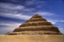 III.Hanedanın kurucusu Kral Zoser'a ait basamaklı piramit.